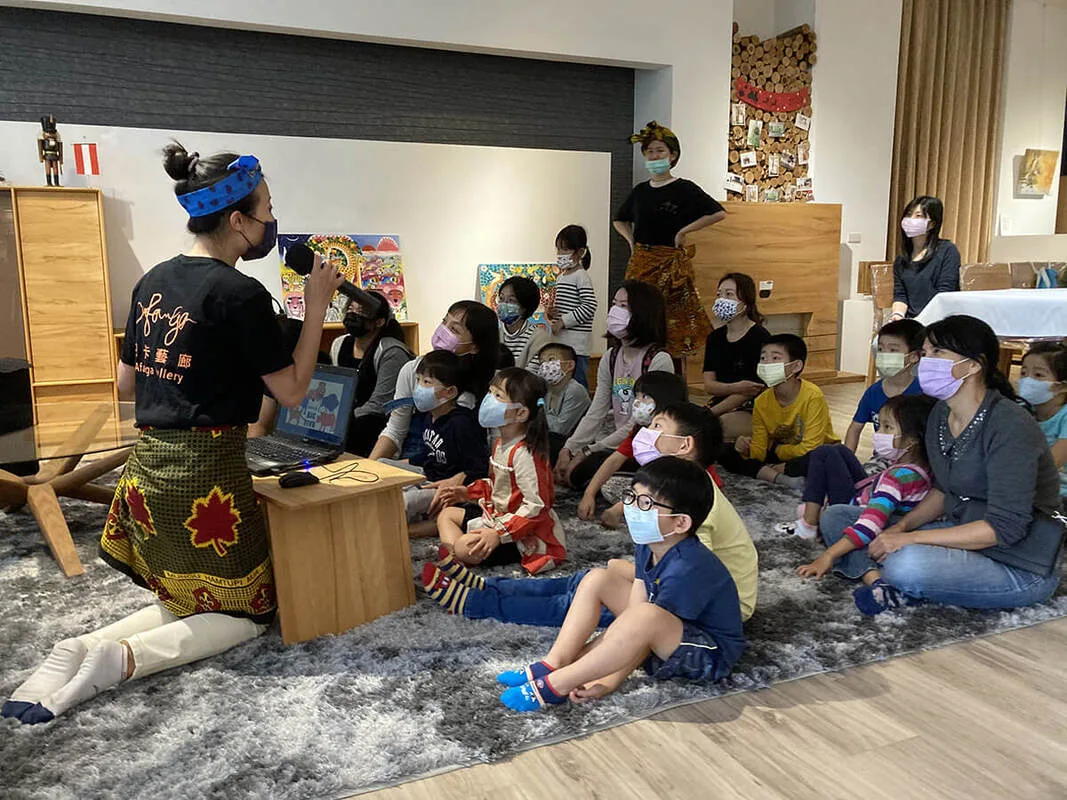 凡卡藝廊舉辦小小兒童彩繪班-Semi姐姐介紹非洲